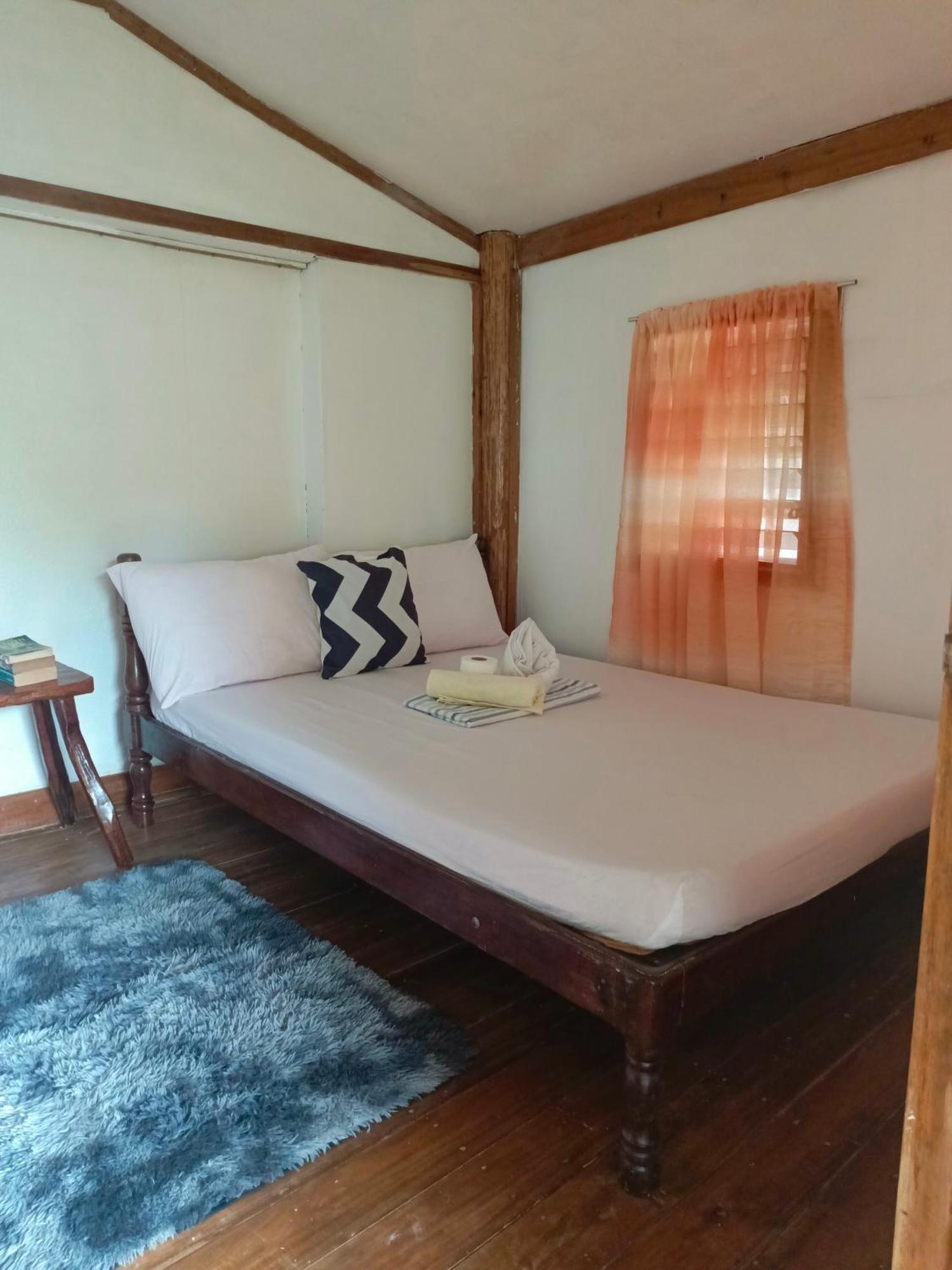 Mil'S Hillside Tourist Inn Сан Висенте Екстериор снимка